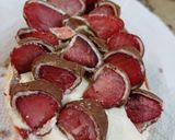 Foto del paso 6 de la receta: Huevo de Pascua relleno con crema y frutillas