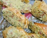 Foto langkah ke 3 dari resep Garlic Bread Meet With Cheese and Beef Ala Pizza Hut.