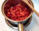 A picture of step 1 of Easy Strawberry Compote.
