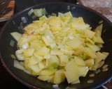 Foto del paso 2 de la receta: Tortilla de patatas con puerro. Sin freír