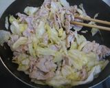 A picture of step 4 of Stir Fried Cabbage and Pork with Tomato Sauce.
