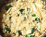 Une image de l'étape 2 de Risotto de fregula à la tomme de rhuys et pousses d'épinards.