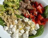 Foto del paso 3 de la receta: Ensalada de espinacas con fresas y daditos de queso
