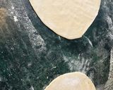 A picture of step 3 of Alu paratha.