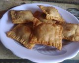 A picture of step 8 of Veggie pizza puff.