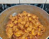 A picture of step 5 of Lahsuni makhani murg (with fresh cream).