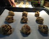 รูปขั้นตอนการทำที่ 6 ของ Crispy-soft Chocolate Chip Cookies (คุกกี้ช็อคชิพ กรอบนอกนุ่มใน)