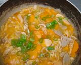 Foto langkah ke 7 dari resep Jamur Enokki Saus Pedas Manis Alavid.