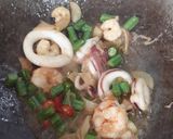Foto langkah ke 4 dari resep Nasi Goreng Seafood.