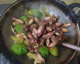 Foto langkah ke 3 dari resep Tumis cumi asin cabe gendot.