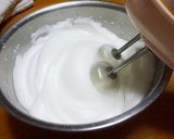 A picture of step 2 of Pavlova.