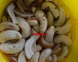 A picture of step 1 of Ole Kaju Chi Bhaji.