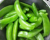 A picture of step 2 of Colourful Stir-fry with Green Vegetables.