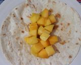 Foto langkah ke 4 dari resep Healthy Mango Wrap.