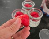 Foto langkah ke 3 dari resep Overnight Oat Strawberry.