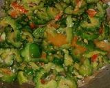 Foto langkah ke 3 dari resep Tumis pare pedas.