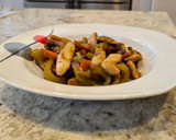 Foto del paso 4 de la receta: Salteado de pollo con portobello, zanahorias y pimiento