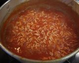 A picture of step 4 of Noodles in Tomato Sauce Made with Instant Ramen.