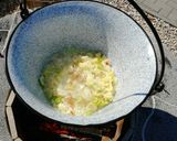 Bográcsban főtt sertéspörkölt recept fázis 3 fotója