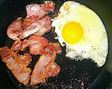 A picture of step 4 of Tex's Bacon & Egg Butty 🐷🍳 🍞.