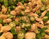 A picture of step 4 of Chicken With Okra.