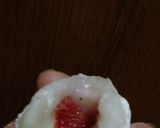 Foto langkah ke 8 dari resep Strawberry Mochi.