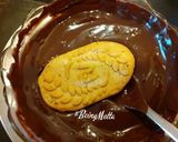 A picture of step 2 of Crunchy Vita Chocolates.