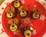 A picture of step 3 of Reindeer Cupcakes.