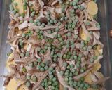 Foto del paso 3 de la receta: Contramuslos de pollo rural al horno con patatas, zanahorias, cebollas, setas y guisantes