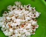 Foto langkah ke 3 dari resep Popcorn asin manis.