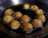 A picture of step 5 of Pancake Mix Fried Doughnuts.