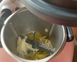 Foto del paso 2 de la receta: Tortilla de patatas y espinacas con Thermomix