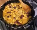 Une image de l'étape 15 de Poulet aux olives violettes, sauce crème au citron confit et coriandre.
