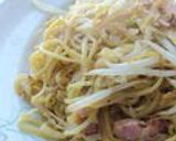 A picture of step 5 of Simple Salt-Flavored Pan-Steamed Udon Noodles with Chinese Cabbage and Shrimp.