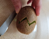 Foto del paso 3 de la receta: Flor de kiwi 🥝 Flor de loto 🪷 🧘🏻‍♀️ de 🥝