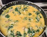 Foto del paso 5 de la receta: Tortilla de patata con espinacas y cebolla