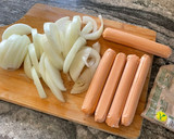 Foto del paso 1 de la receta: Salchichas veggies encebolladas