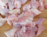 Foto del paso 1 de la receta: Pizza de pollo, berenjena y bacon