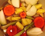 A picture of step 1 of Vegetarian Bún Huế.