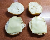 Foto del paso 3 de la receta: Hamburguesas de potro con crema de boletus y cebolla caramelizada