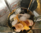 Foto del paso 1 de la receta: Licuado rosa de moras, naranja, banana y mandarina