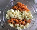 Une image de l'étape 4 de Salade de fruits pommes melon menthe vanille citron.