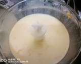 A picture of step 5 of Mango pancake with mango sauce.