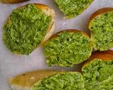 चीज़ ग्रीन कोरिएंडर गार्लिक ब्रेड इन किड्स टिफिन (एयर फ्रायर में) Cheese Green Coriander Garlic Bread in Kids Tiffin रेसिपी चरण 4 फोटो
