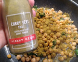Foto del paso 2 de la receta: Garbanzos con curry verde