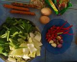 Foto langkah ke 1 dari resep Seblak mie instan sederhana.