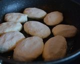 A picture of step 8 of Ukrainian syrnyky, cottage cheese pancakes.