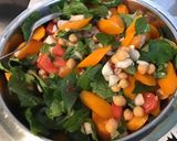 Une image de l'étape 14 de Salade de brede mafane au céleri,carottes,pois chiches, tomates et oignon.