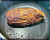 Foto del passaggio 3 della ricetta Filetto di maiale speziato al forno con peperoni