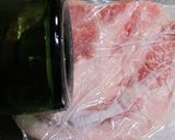 A picture of step 2 of Pork with Mushroom Soy Milk Sauce.